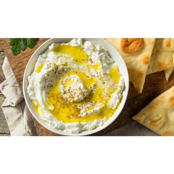 سلطة لبنة مع الزعتر