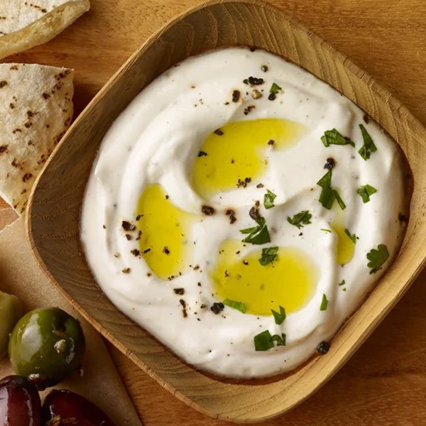 لبنة طازجة بالفلفل الحار بالزيت