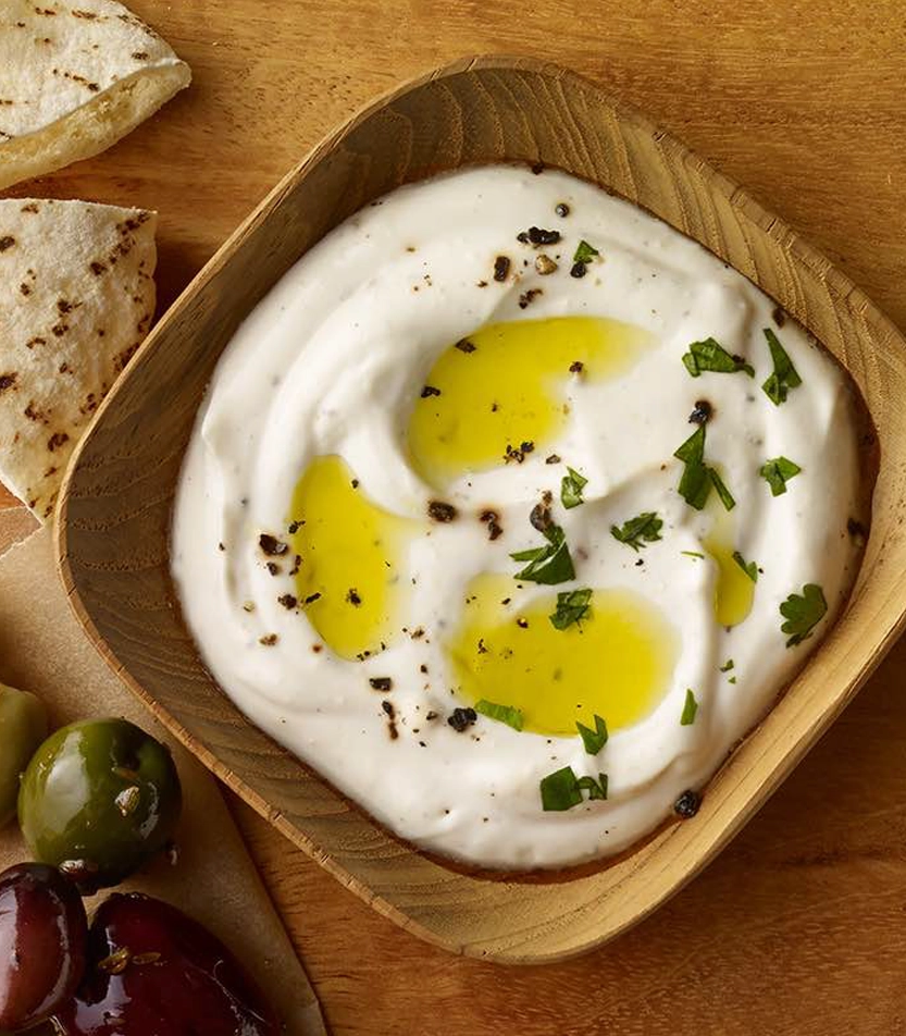 لبنة طازجة بالفلفل الحار بالزيت لبنة طازجة بالفلفل الحار بالزيت - الصورة 1